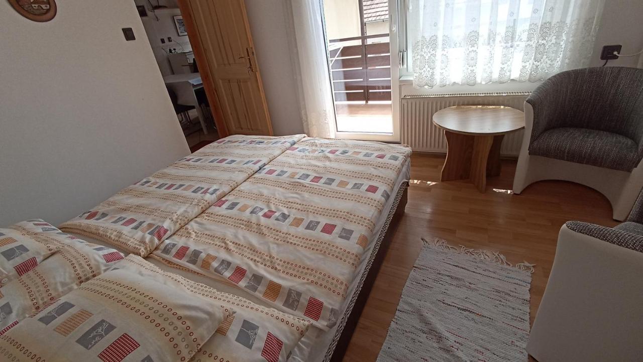 Judit Vendeghaz Heviz Bagian luar foto